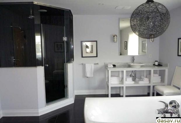 Дизайн черно-белой ванной комнаты, в результате поразительная отделка